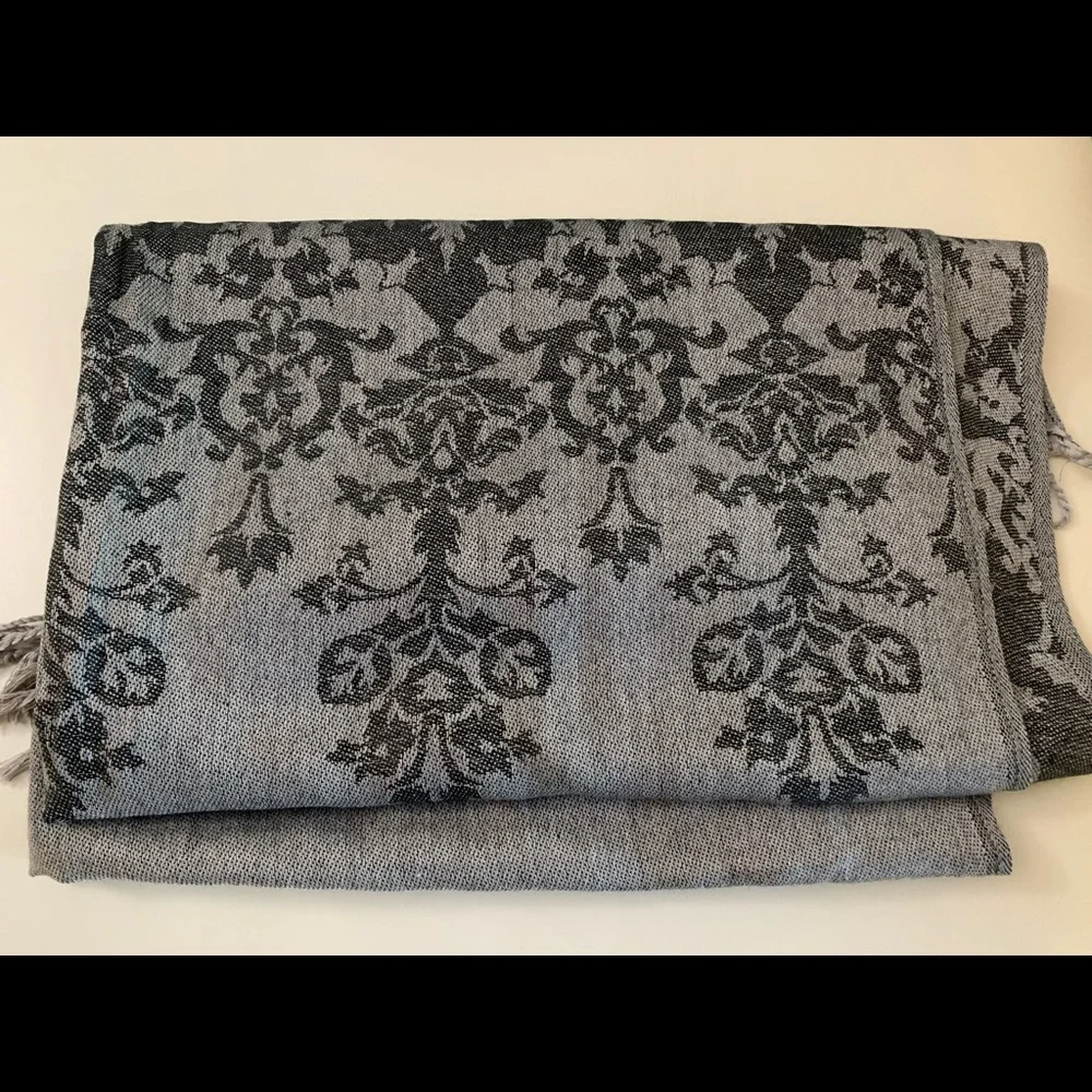 SCARF WRAP REVERSIBLE, NWOT PASHMINA, BEAUTIFUL DRESS/CASUAL